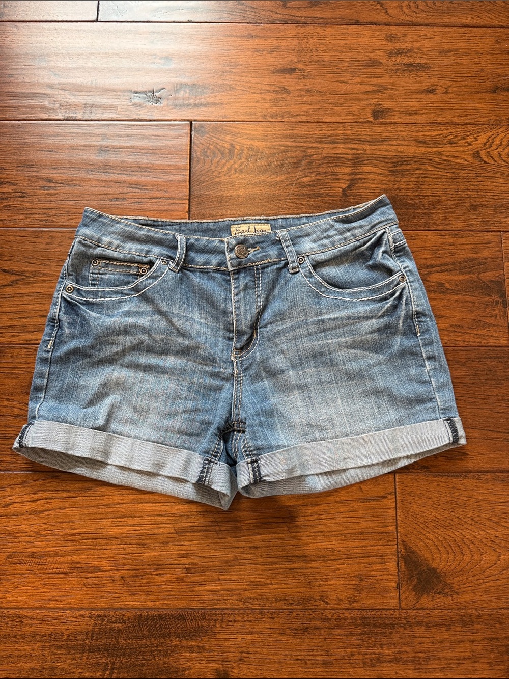 EARL JEAN Light Blue Denim Cuffed Women's Shorts